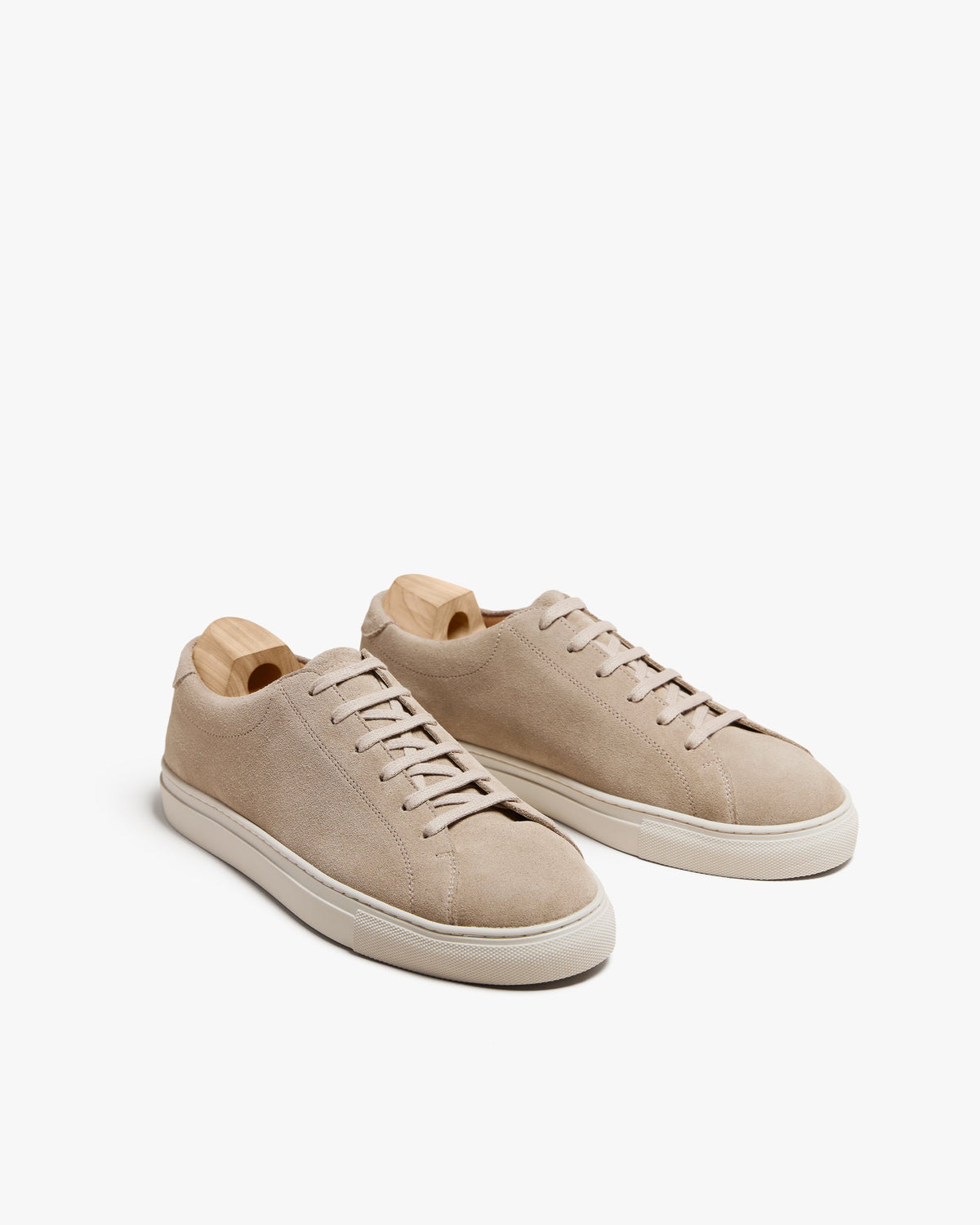 Oaxen (2025) – Sand Suede