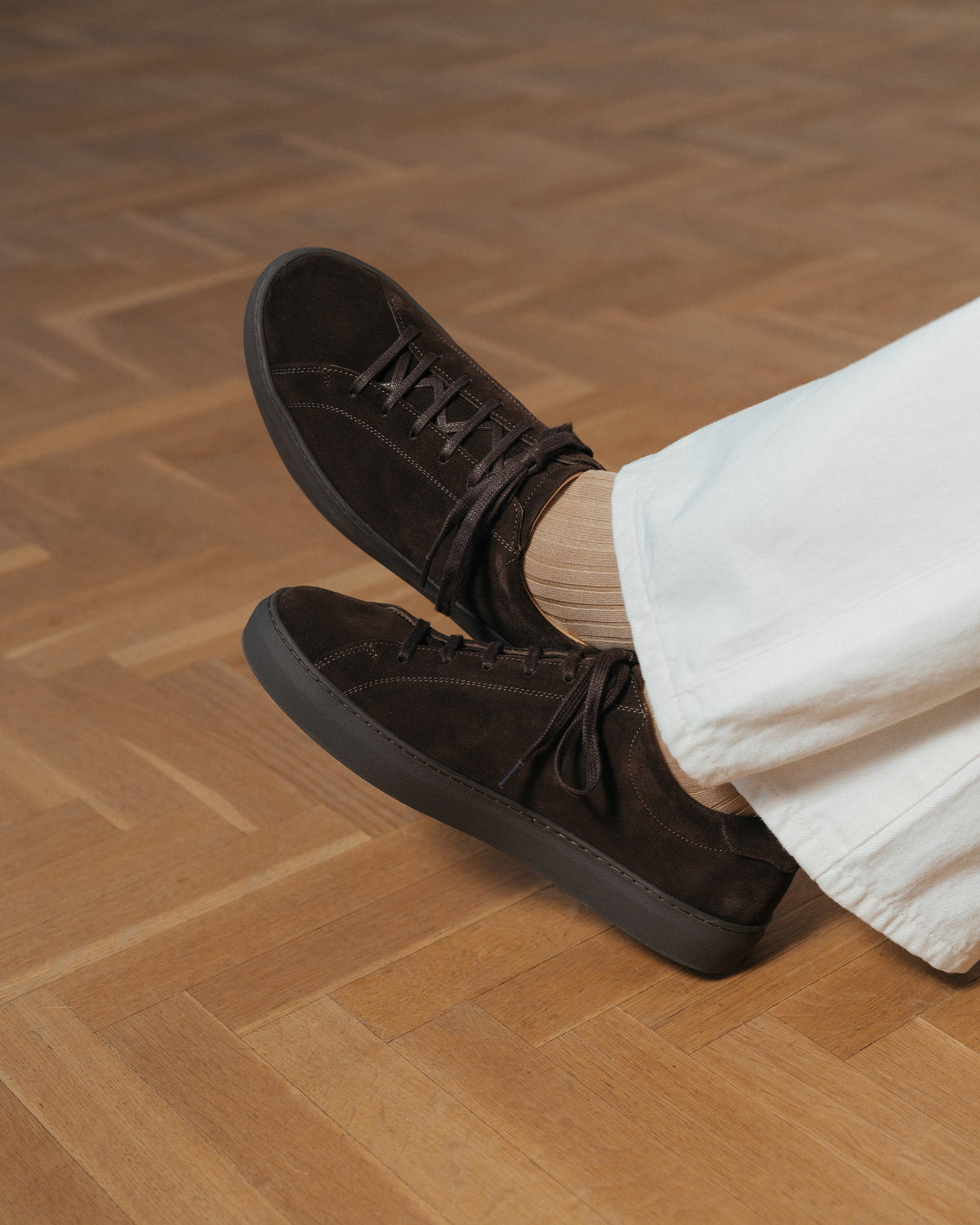 Oaxen Monochrome – Dark Brown Suede