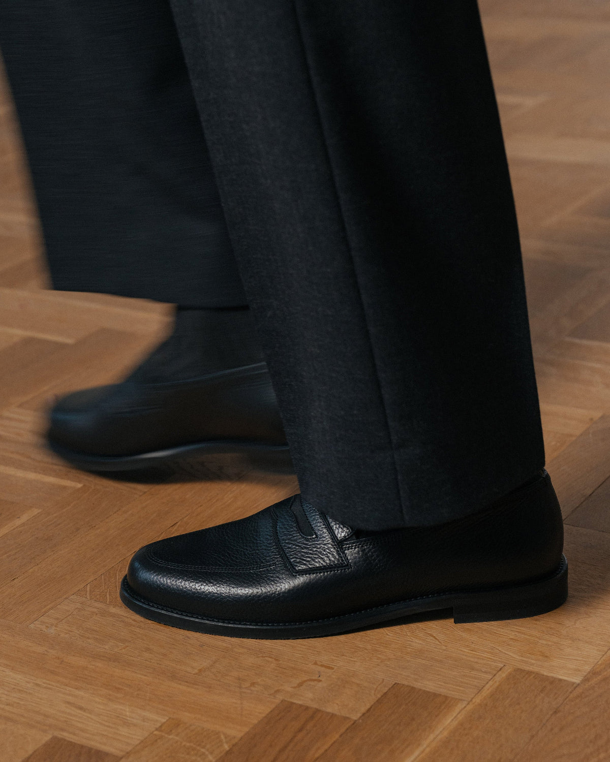 Sigtuna – Black Natural Grain