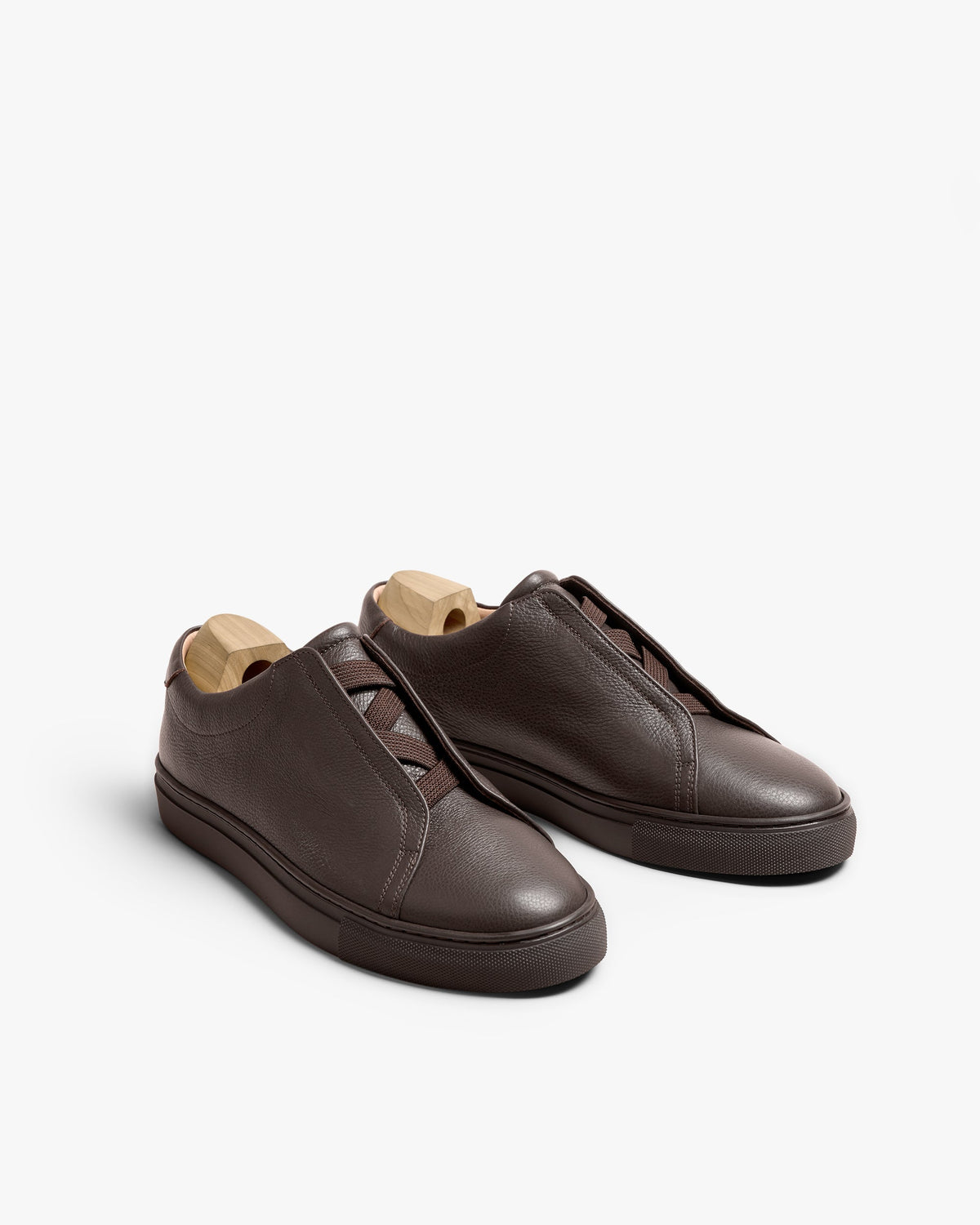 Alnö (2025) – Dark Brown Natural Grain