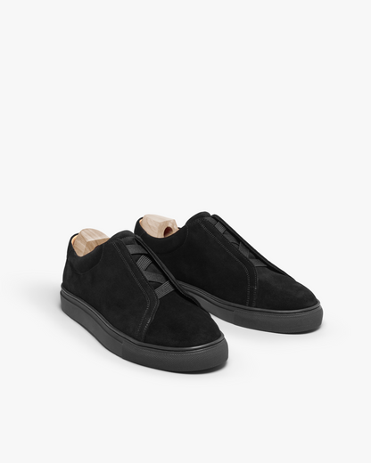 Alnö (2025) – Black Suede