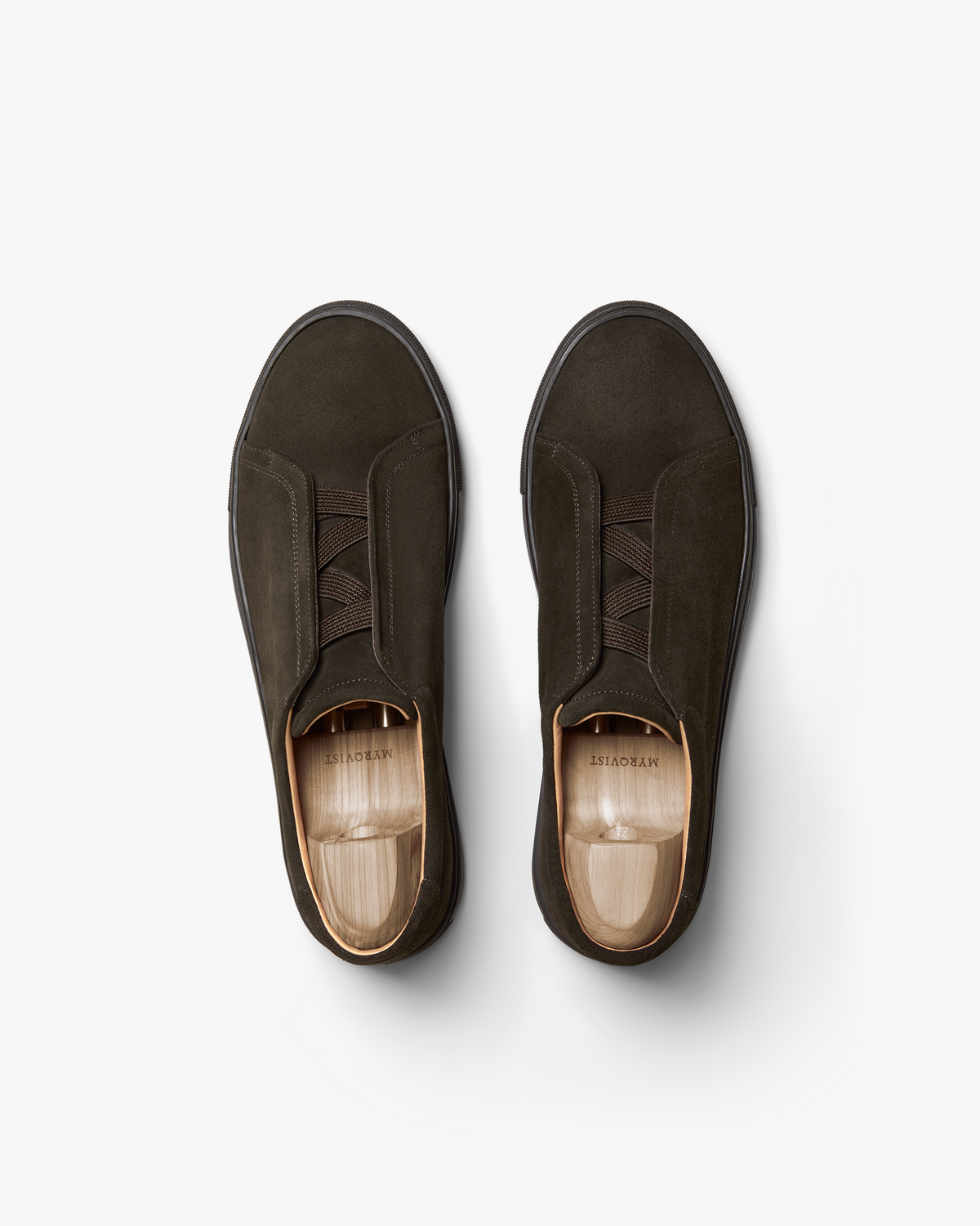 Alnö (2025) – Dark Brown Suede