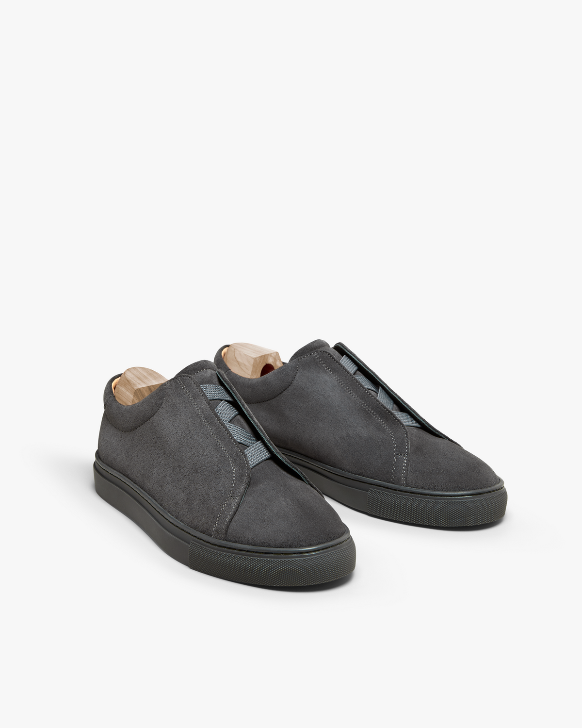 Alnö (2025) – Dark Grey Suede