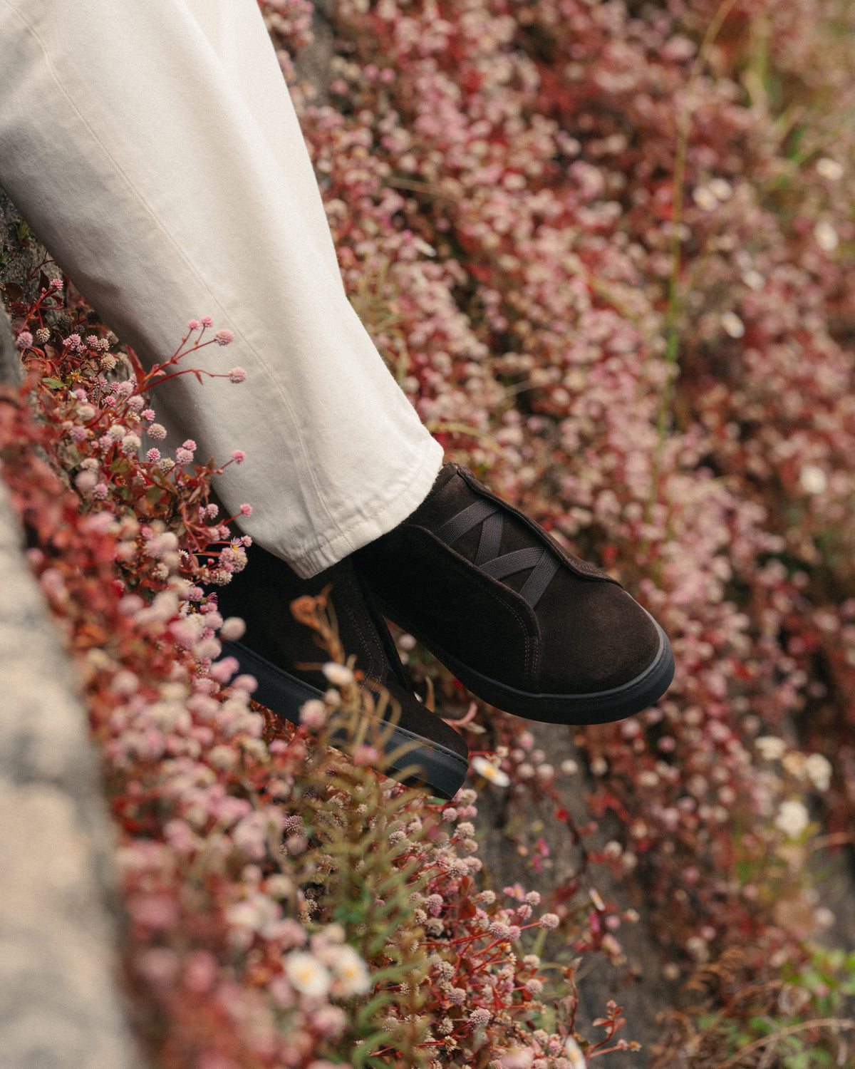 Alnö Monochrome II – Dark Brown Suede