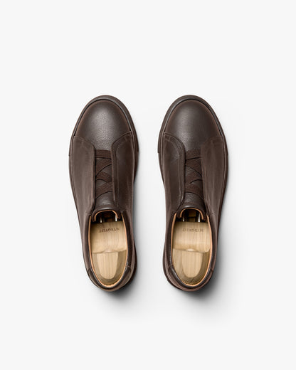 Alnö (2025) – Dark Brown Natural Grain
