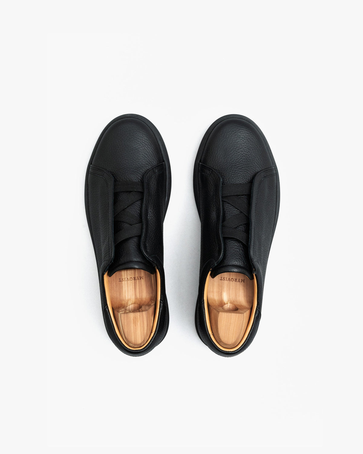 Alnö Monochrome II – Black Natural Grain