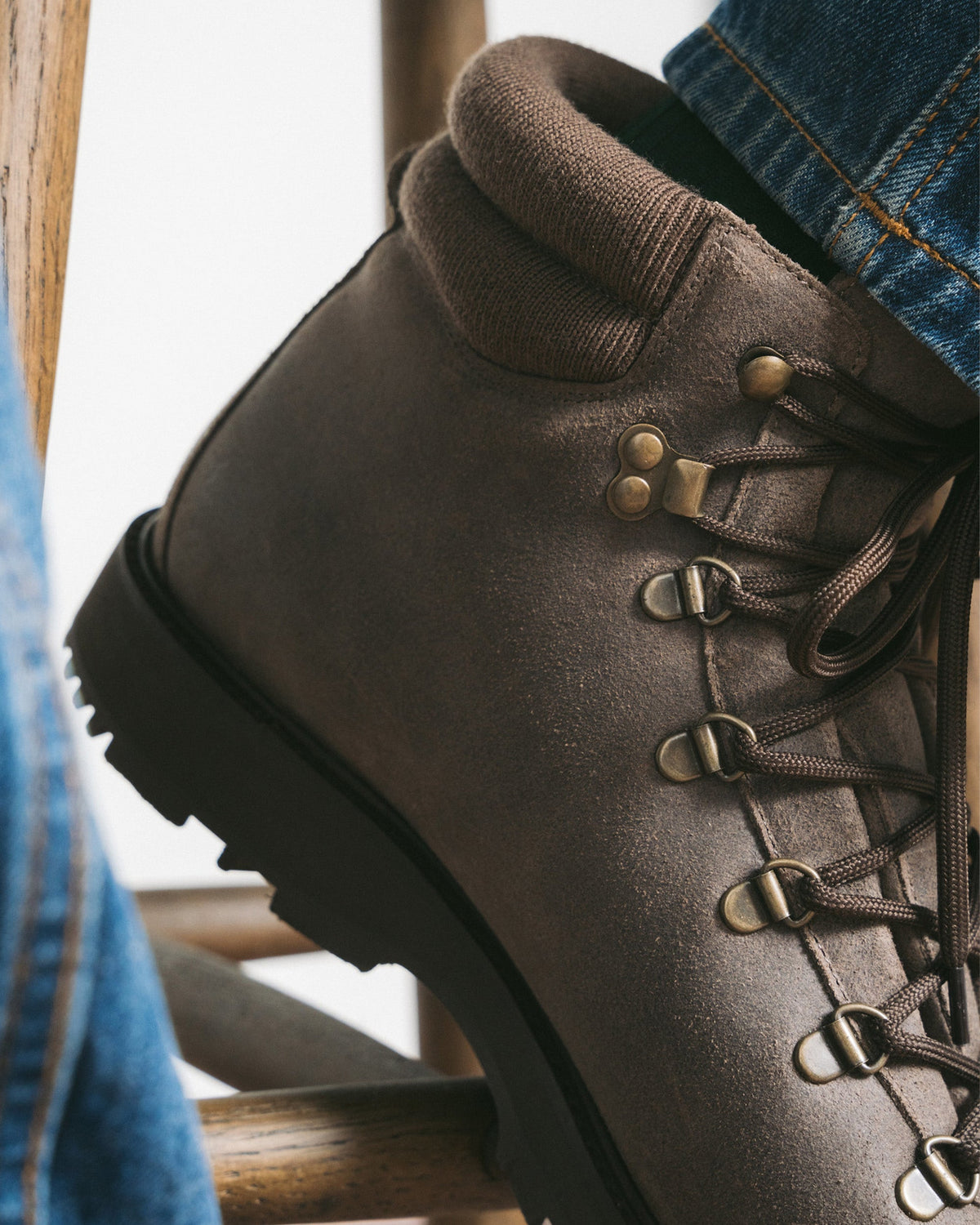 Duved – Taupe Waxed Suede