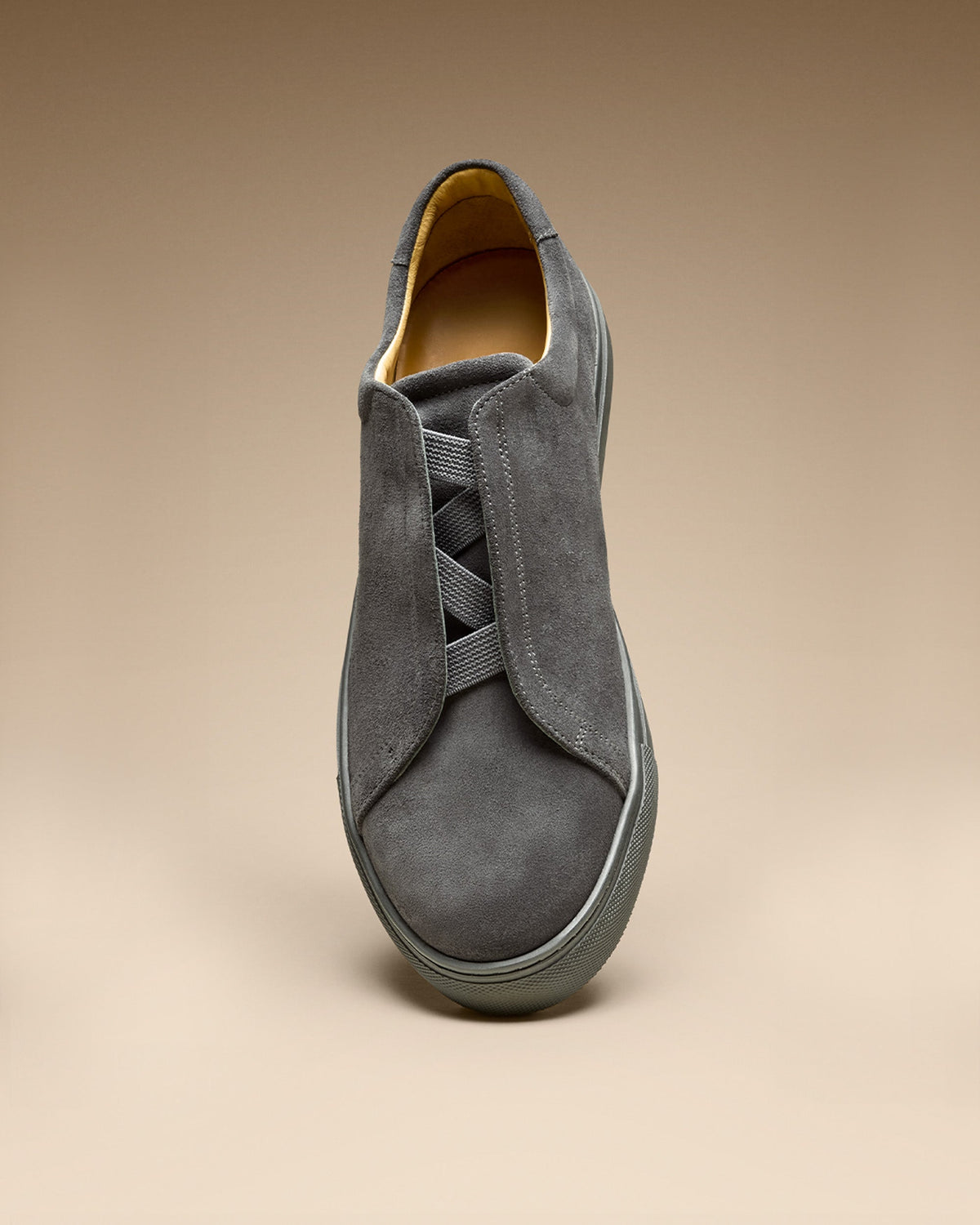 Alnö (2025) – Dark Grey Suede
