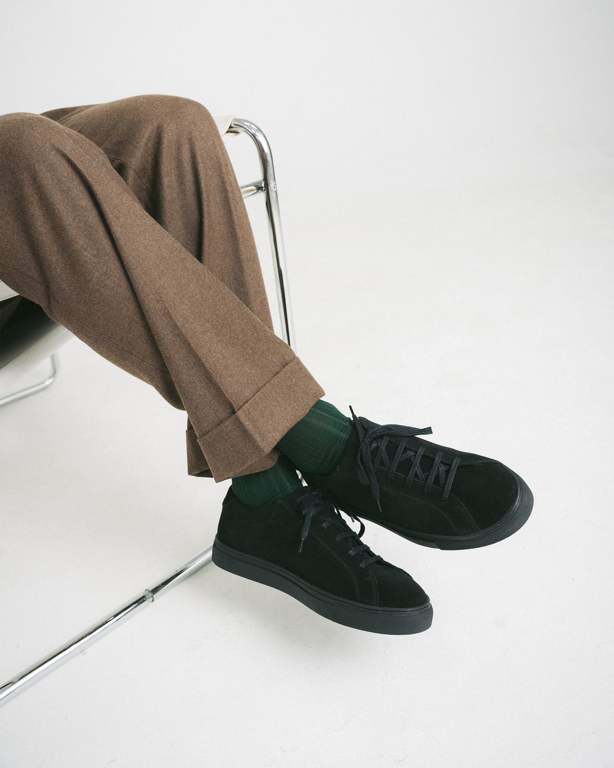 Oaxen Monochrome (2025) – Black Suede