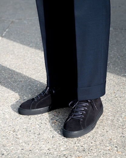 Oaxen Monochrome (2025) – Navy Suede