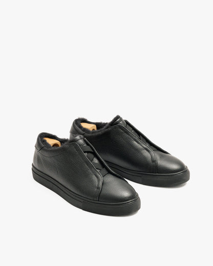 Alnö Shearling (2025) – Black Natural Grain